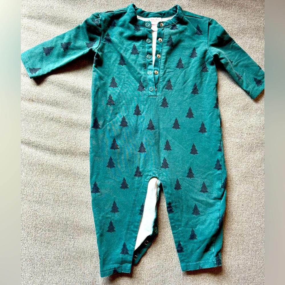 Hanna Andersson Baby Long Sleeve Holiday Romper. Size 18-24m